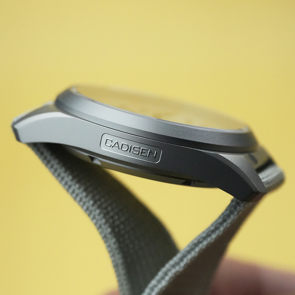 CADISEN チタン TI-7 マルチシンク ニュームーン - Solar Powered Watch のレビューと価格